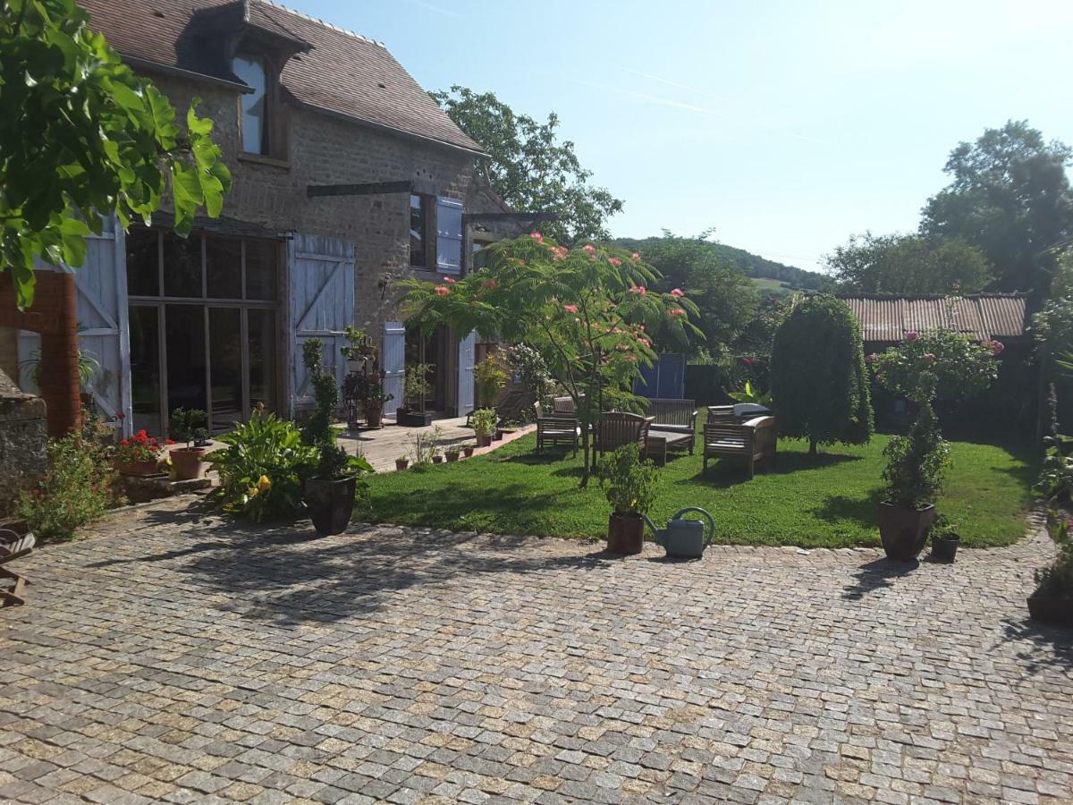 Gite Des Quatre Chemins La Vineuse Exterior foto